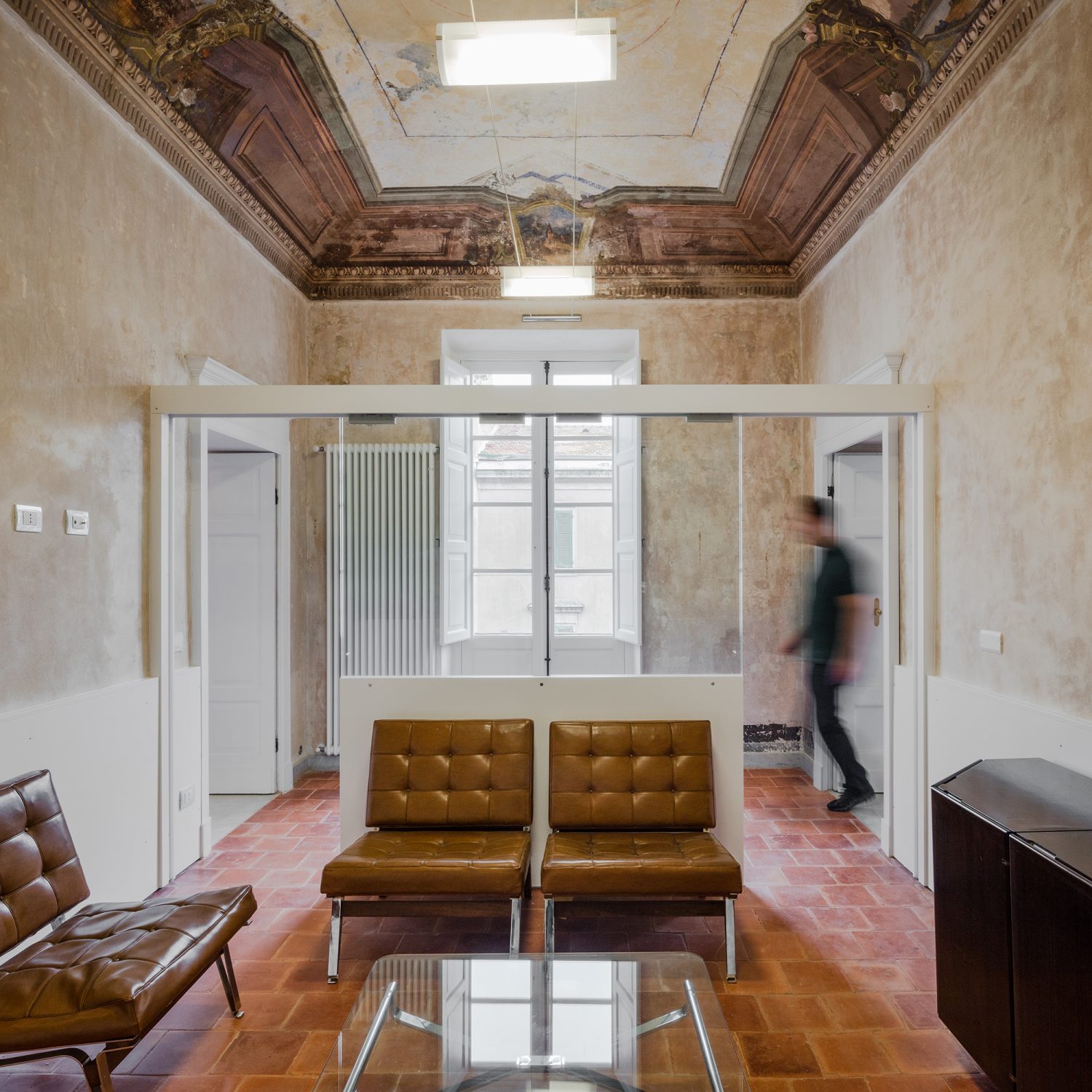 Corridoio palazzo via Roma a Sassari - Foto Joao Morgado