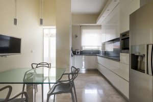 Cucina-pavimentazione in marmo